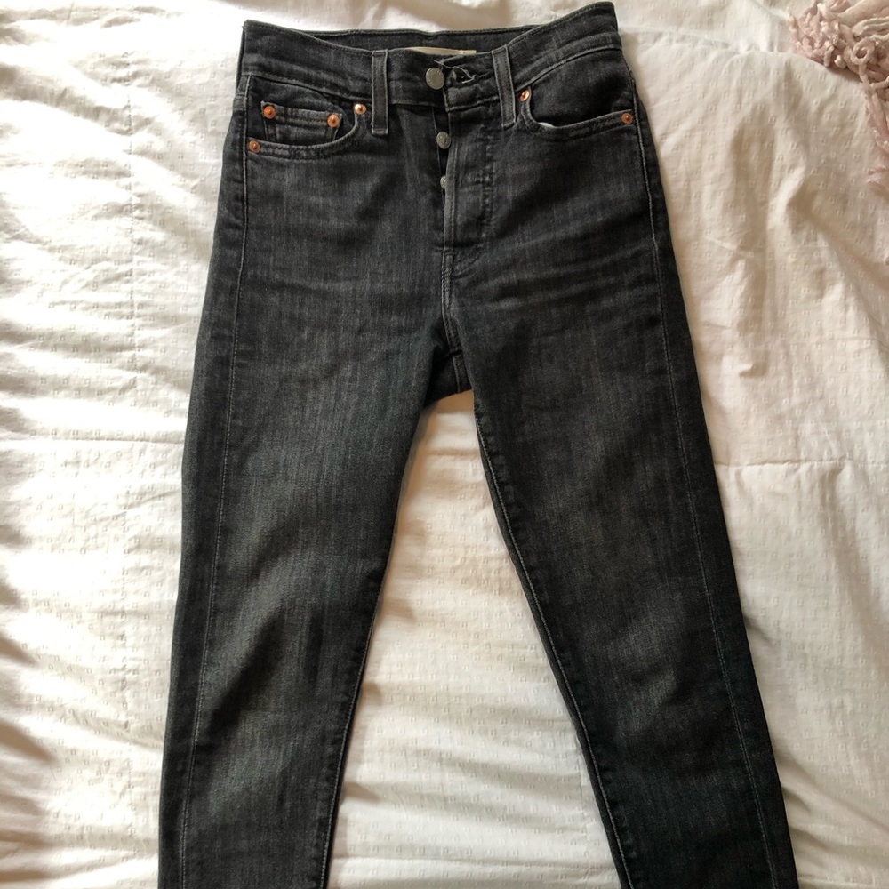 Levi’s black wash wedge skinny jeans size 24
